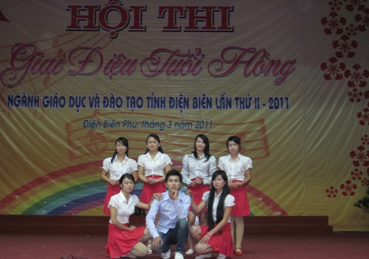 Nhóm học sinhh dự thi Giai điệu tuổi hồng của trường THPT Chà Cang