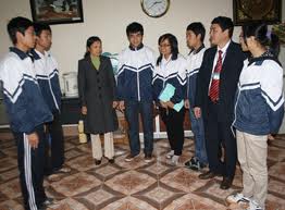 Giám đốc Lê Văn Quý đến thăm và động viên đội tuyển thi chọn HSG Quốc gia
