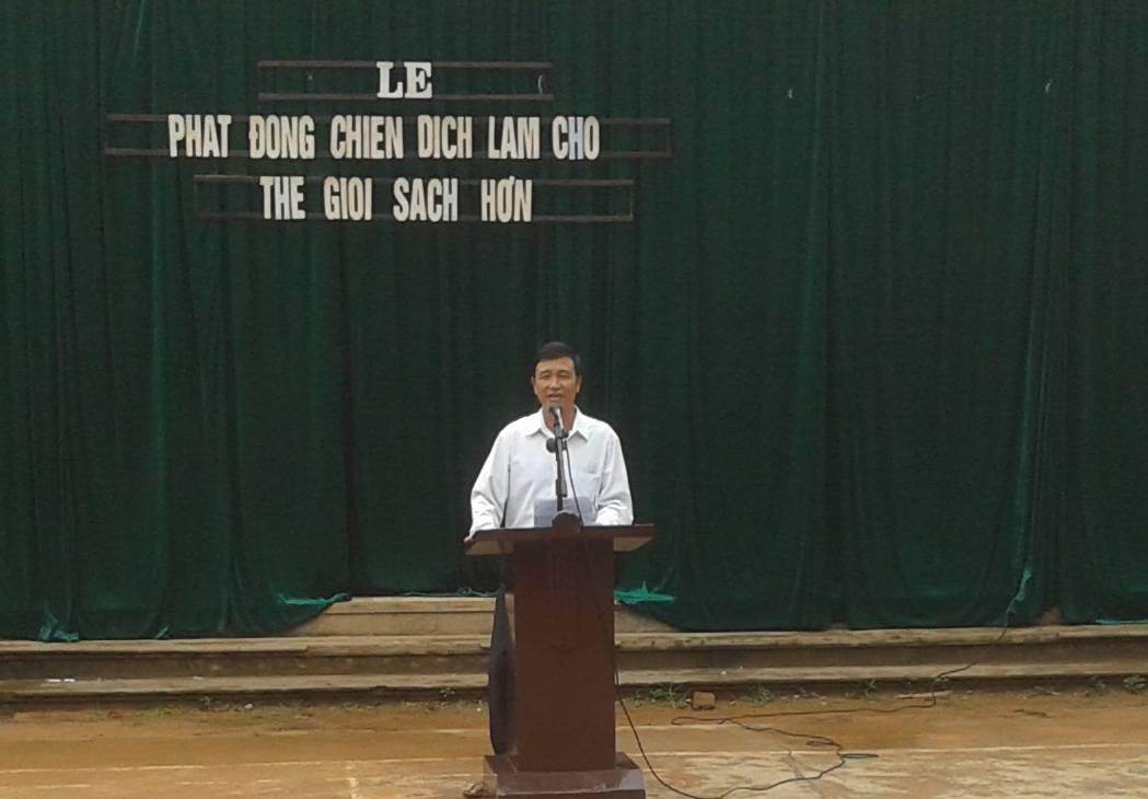 Ông Tao Văn Đôi, Bí thư Đảng ủy xã Chà Cang phát biểu tại buổi ra quân hưởng ứng chiến dịch